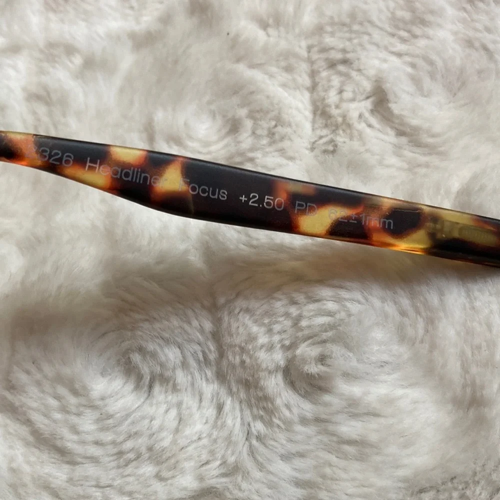 peepers +2.5 readers with soft case - Picture 4 of 6